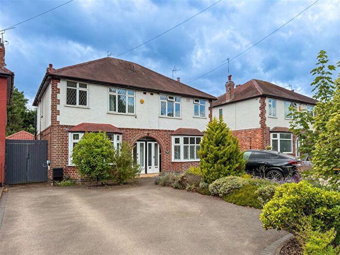 3 Bedroom Semi-Detached House To Rent In Birmingham Road, Warwick, CV34