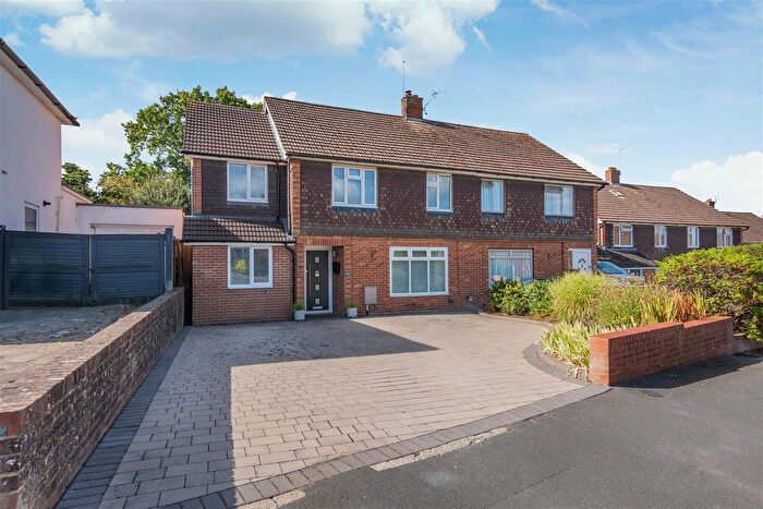 4 Bedroom Semi-Detached House For Sale In Sheppey Road, Maidstone, ME15
