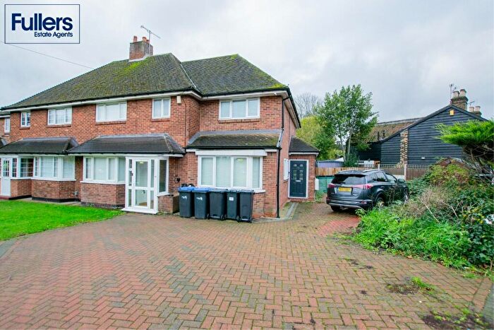 3 Bedroom End Of Terrace House To Rent In Barber Close, London, N21