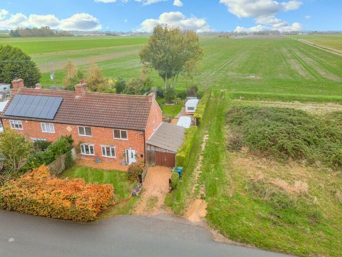 4 Bedroom Semi-Detached House For Sale In Seadyke Bank, Wisbech St Mary, Wisbech, PE13