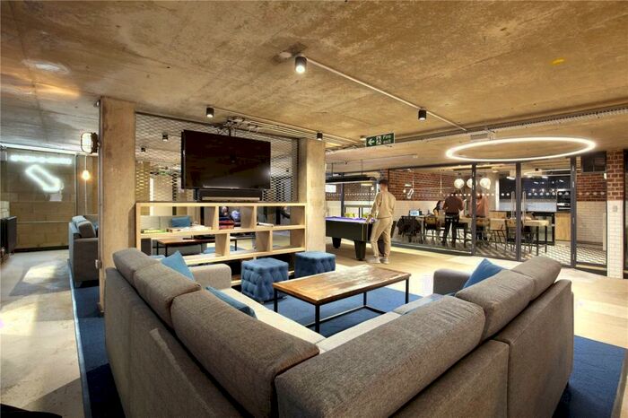 Apartment To Rent In King's Rd, Reading, RG1