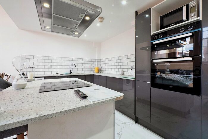 2 Bedroom Flat To Rent In Lowgate, Hull, HU1