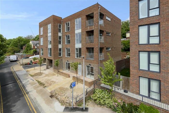 1 Bedroom Flat To Rent In Cross Street, Chatham, ME4