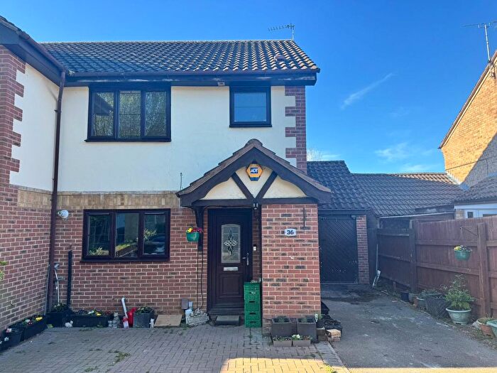 3 Bedroom Semi Detached House For Sale In Barry Lynham Drive, Newmarket, CB8