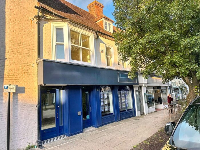 2 Bedroom Flat To Rent In High Street, Petersfield, Hampshire, GU32