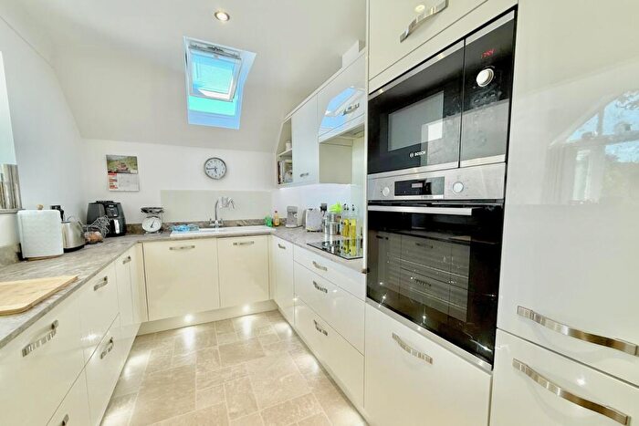 2 Bedroom Apartment For Sale In Wimborne Road, Bournemouth, BH2