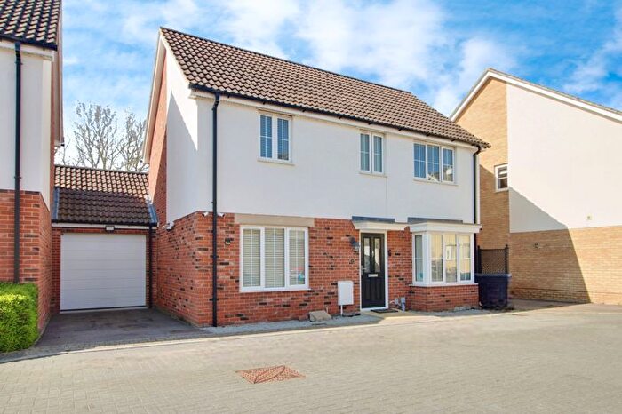 3 Bedroom Detached House For Sale In Bargroves Avenue, St Neots, PE19