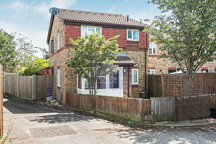 1 Bedroom Semi-Detached House To Rent In Blunden Close, Dagenham, Essex, RM8