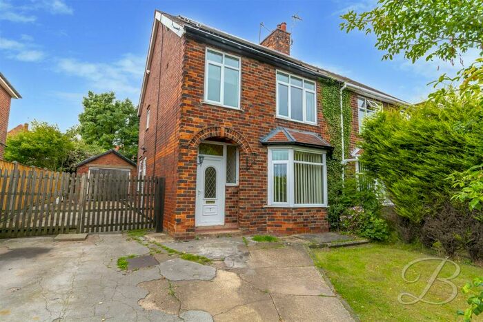3 Bedroom Semi-Detached House To Rent In Clipstone Road West, Forest Town, Mansfield, NG19