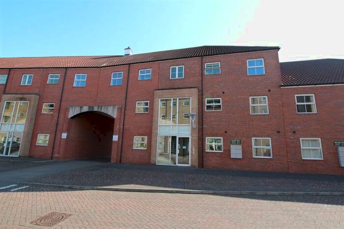 2 Bedroom Flat To Rent In Riverside Drive, Lincoln, LN5