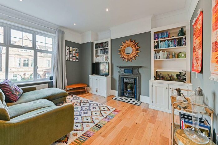 2 Bedroom Flat For Sale In Barcombe Avenue, Streatham Hill, London, SW2