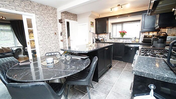 3 Bedroom Semi-Detached House For Sale In Pellon Terrace, Idle/Thackley Bradford, BD10