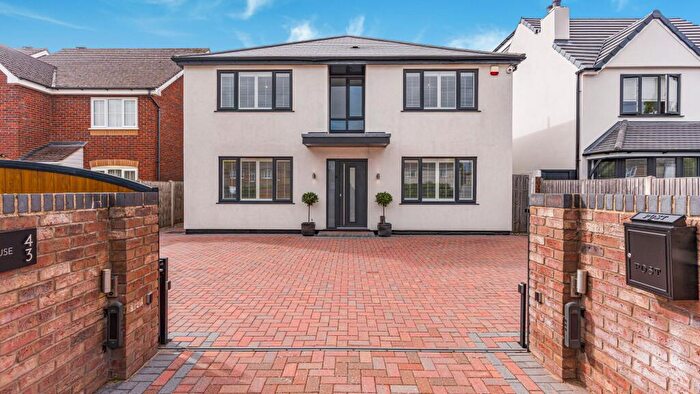 4 Bedroom Detached House For Sale In Whitehouse Common Road, Sutton Coldfield, B75