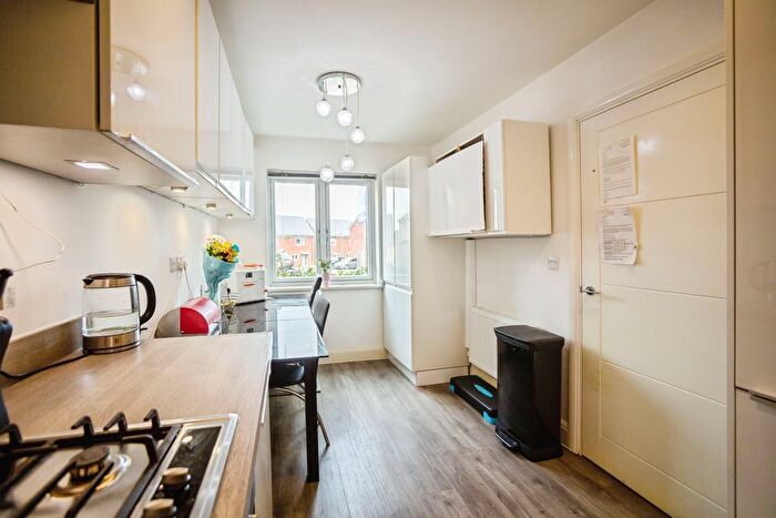 2 Bedroom Semi Detached House For Sale In Golding Road, Tunbridge Wells, TN2