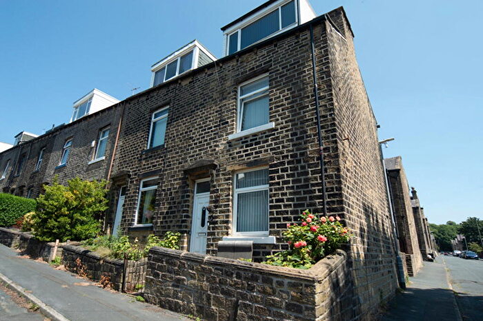 3 Bedroom End Of Terrace House For Sale In Exeter Street, Sowerby Bridge, HX6