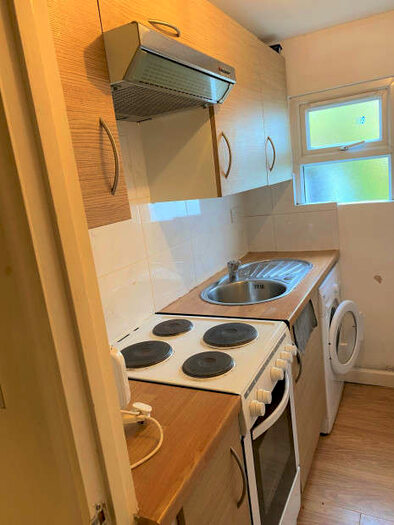Flat To Rent In Midholm, Wembley, HA9
