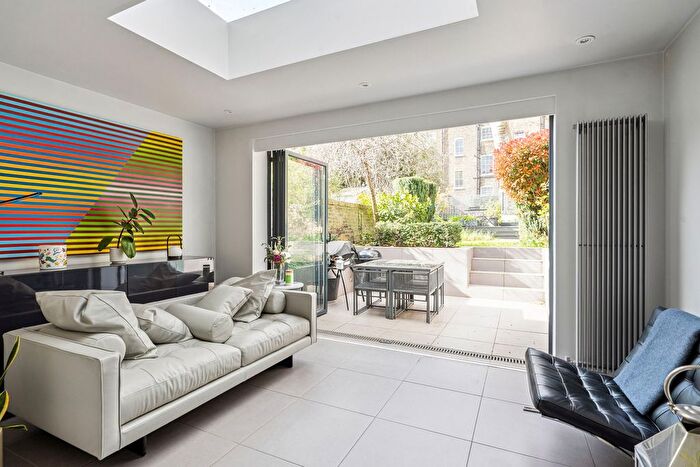 3 Bedroom Terraced House To Rent In Rees Street, London, N1