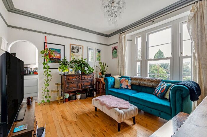 2 Bedroom Flat For Sale In Cotham Side, Cotham, Bristol, BS6