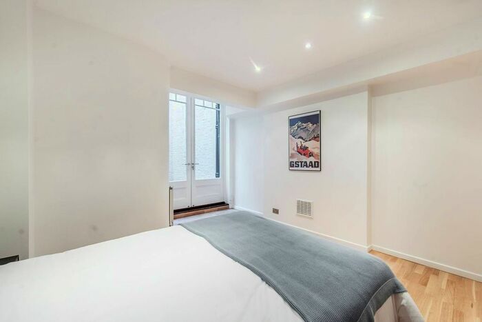 2 Bedroom Flat To Rent In Herbert Crescent, Knightsbridge, London, SW1X