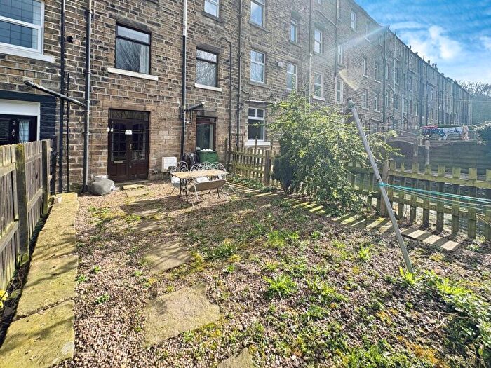 1 Bedroom Terraced House To Rent In Emmanuel Terrace, Huddersfield, West Yorkshire, HD4