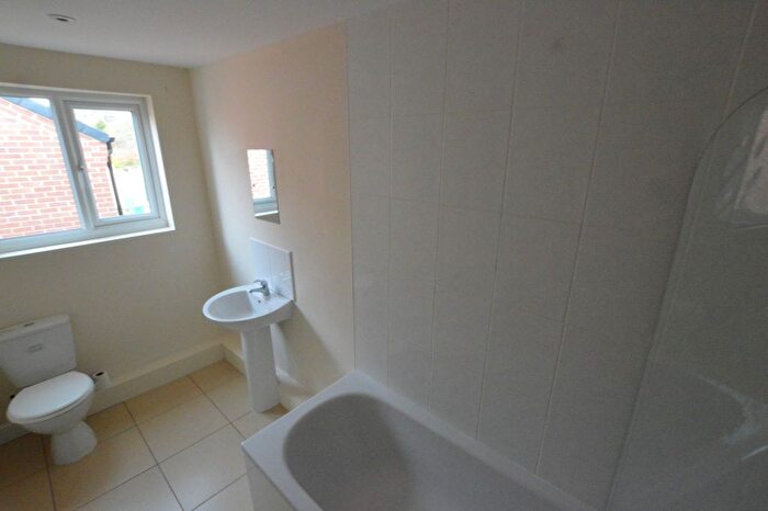 2 Bedroom Flat To Rent In Sheffield Road, Chesterfield, S41