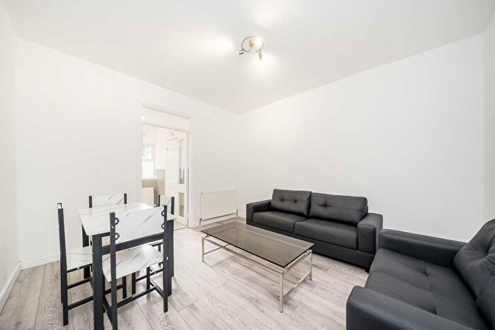4 Bedroom Flat To Rent In Links Road, London, SW17