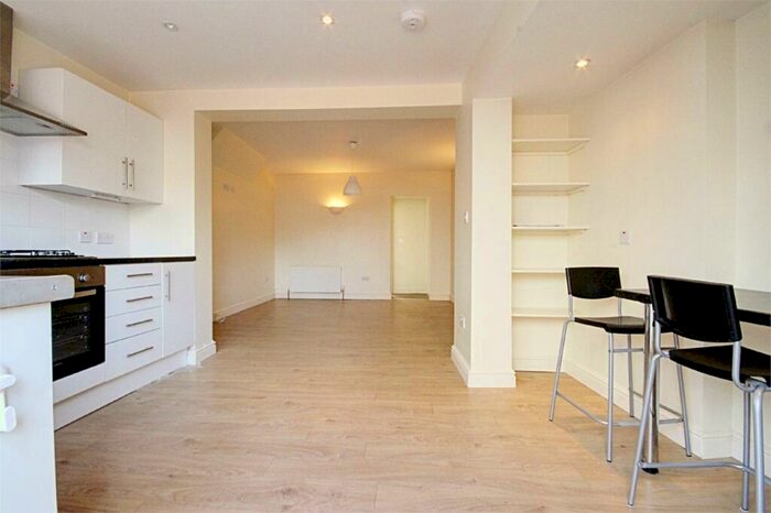 2 Bedroom Maisonette To Rent In Baker Street, Enfield, Middlesex, EN1