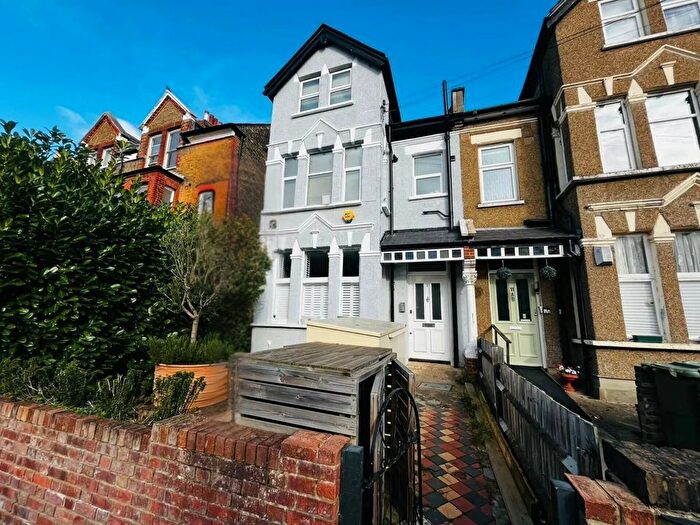 2 Bedroom Flat To Rent In Tankerville Road, Streatham, SW16