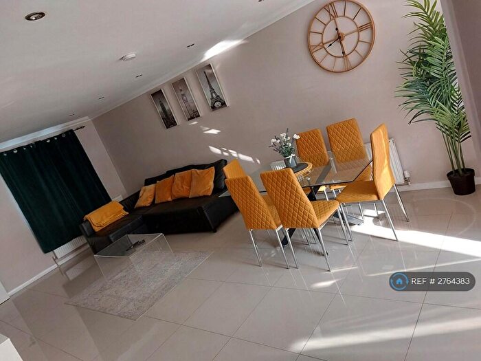 3 Bedroom Terraced House To Rent In Battersea, London, SW11