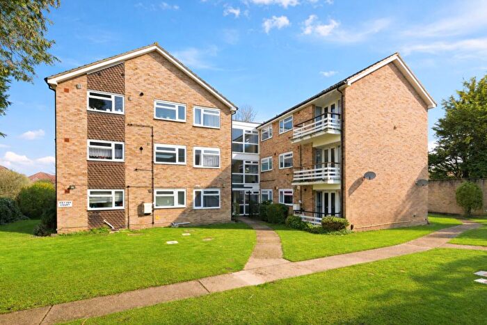 2 Bedroom House For Sale In Avenue Road, St. Albans, Hertfordshire, AL1