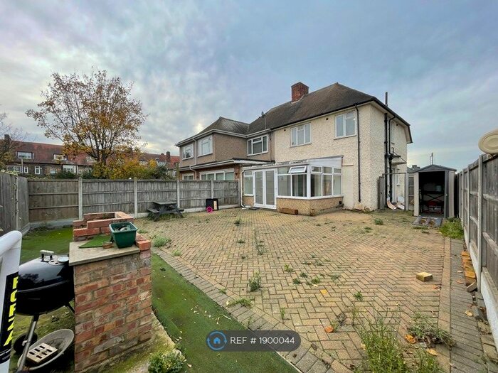 4 Bedroom Semi-Detached House To Rent In Baron Road, Dagenham, RM8