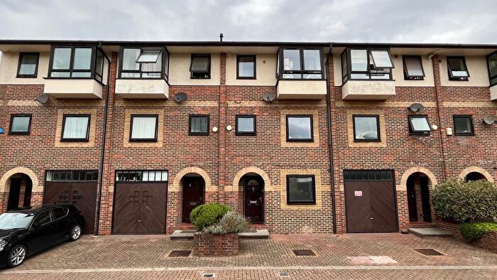 4 Bedroom Terraced House To Rent In Barnfield Place, London, E14