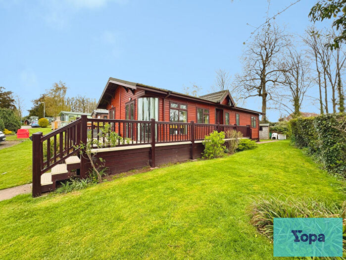 2 Bedroom Mobile Home For Sale In Oakamoor Road, Cheadle, Stoke-on-trent, ST10