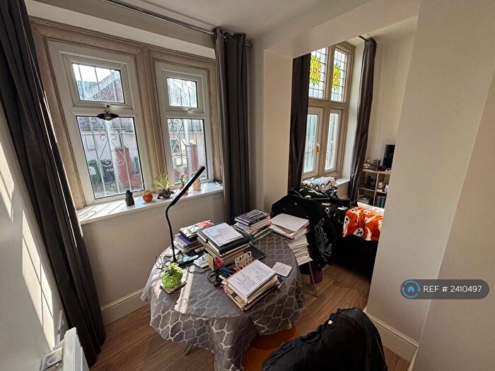 1 Bedroom Flat To Rent In North Hill Road, Leeds, LS6