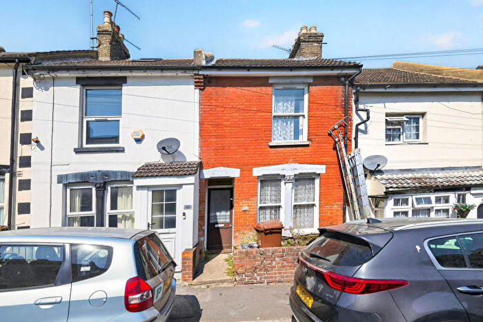 3 Bedroom Terraced House For Sale In Edinburgh Road, Chatham, ME4