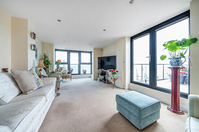 2 Bedroom Apartment For Sale In The Esplanade, Bognor Regis, West Sussex, PO21