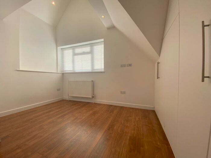 1 Bedroom Flat To Rent In Gainsborough House, Redden Court Road, Essex, RM3