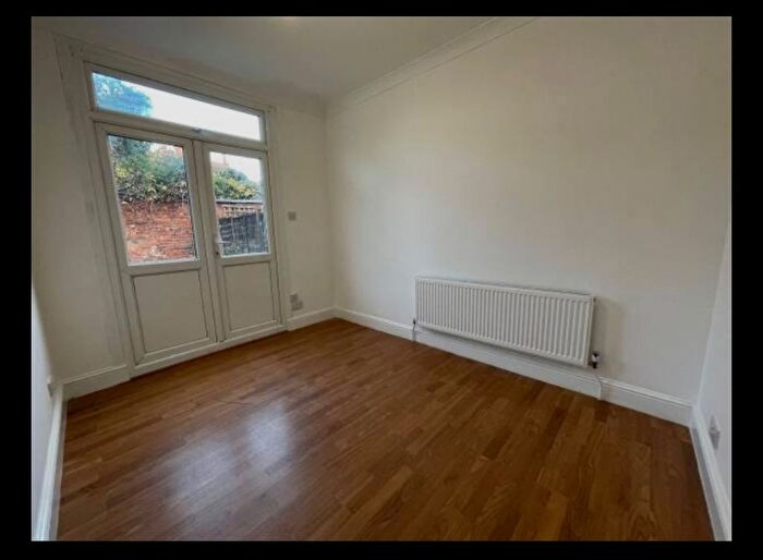 2 Bedroom Flat To Rent In Oaklands Road, London Cricklewood, NW2