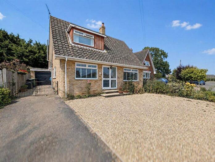 3 Bedroom Chalet For Sale In Lime Close, Harleston, IP20