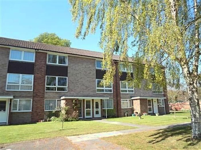 2 Bedroom Flat To Rent In Inglewood Court, Liebenrood Road, Reading, RG30