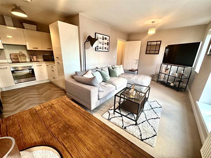 2 Bedroom Flat To Rent In Lavender Way, Sheffield, S5