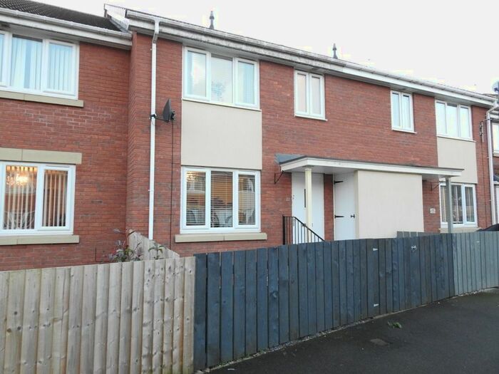 2 Bedroom Terraced House To Rent In Ladybower Way, Kingswood, HU7
