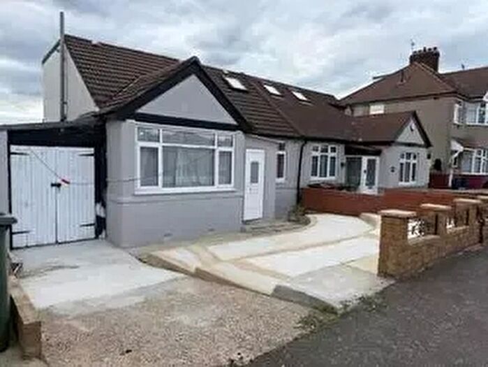 Studio For Sale In Waltham Way, London, E4
