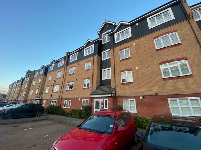 2 Bedroom Apartment To Rent In Stationers Place, Hemel Hempstead, HP3