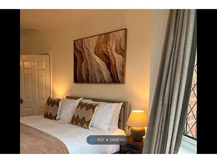 4 Bedroom Semi-Detached House To Rent In Solihull, Solihull, B91