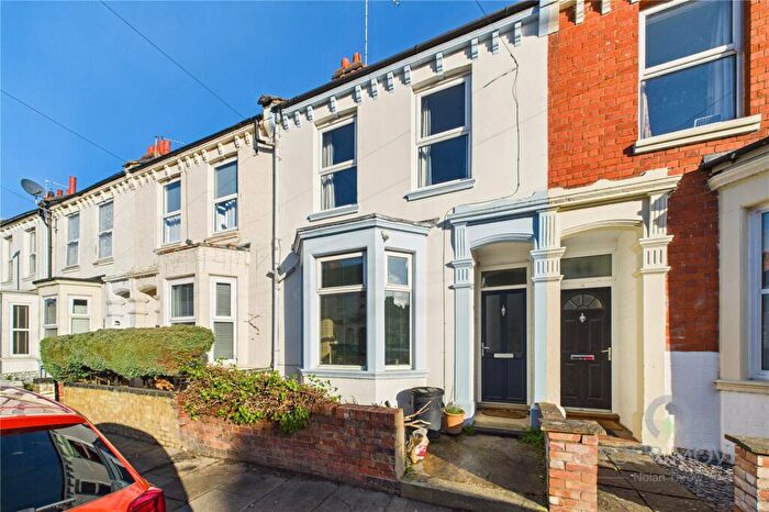 3 Bedroom Terraced House For Sale In Lutterworth Road, Abington, Northampton, NN1