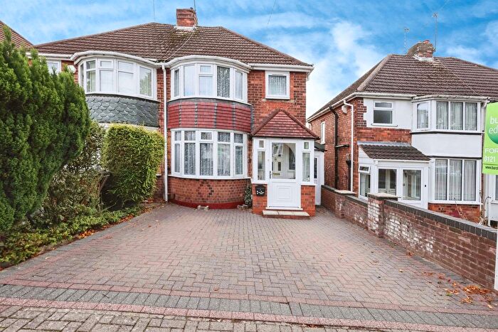 3 Bedroom Semi-Detached House For Sale In Bryn Arden Road, Birmingham, B26