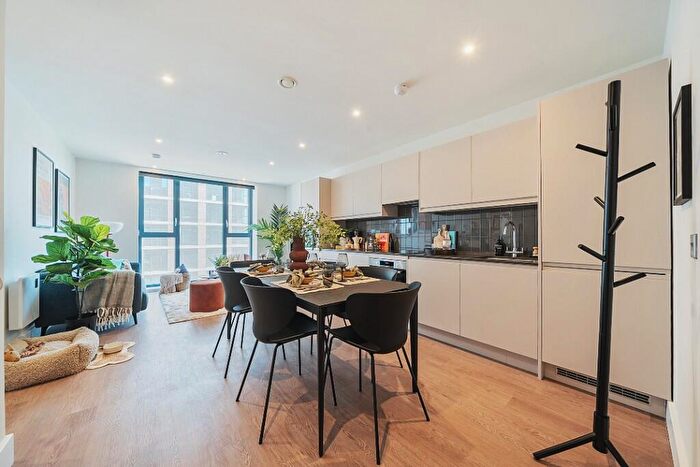 3 Bedroom Apartment To Rent In Uncle Leeds, Whitehall, Leeds, LS12