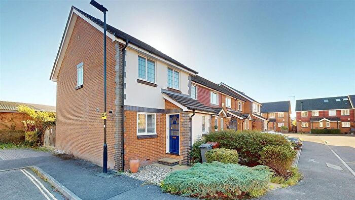 3 Bedroom End Terrace House For Sale In Percheron Close, Isleworth, TW7