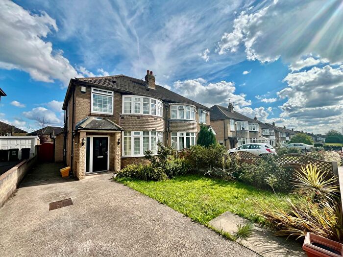 4 Bedroom Property To Rent In Carr Manor Road, Leeds, LS17